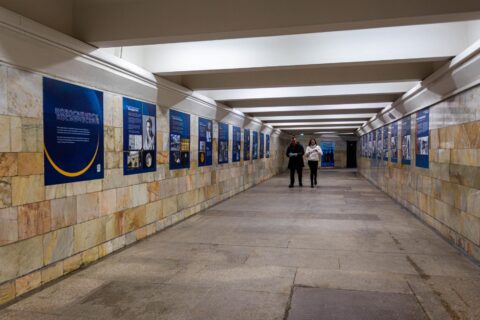 На станции метро в Новосибирске открыли барельеф Юрия Гагарина