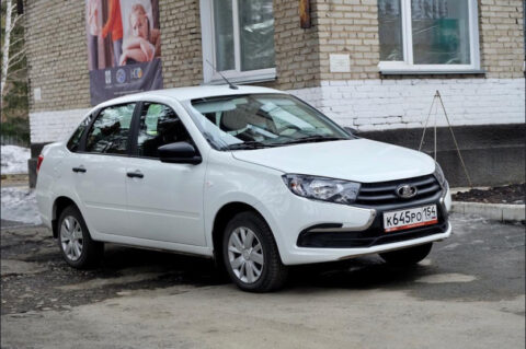 Районные больницы Новосибирской области получили 17 новых авто
