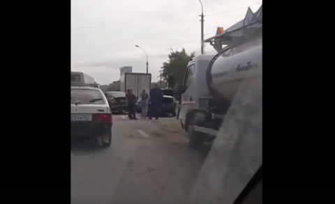В Кировском районе Новосибирска столкнулись 5 автомобилей