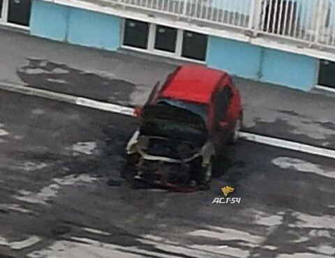 В Октябрьском районе Новосибирска сгорел Hyundai Getz