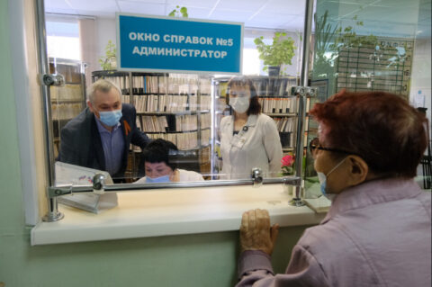 Работу поликлиник в майские праздники проверил губернатор Новосибирской области
