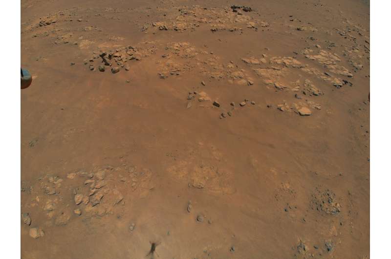 Вертолет НАСА на Марсе обнаружил интригующую местность для команды марсоходов