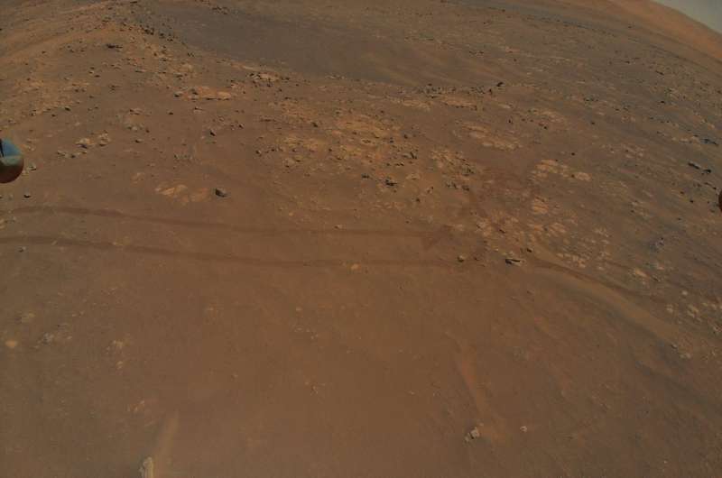 Вертолет НАСА на Марсе обнаружил интригующую местность для команды марсоходов
