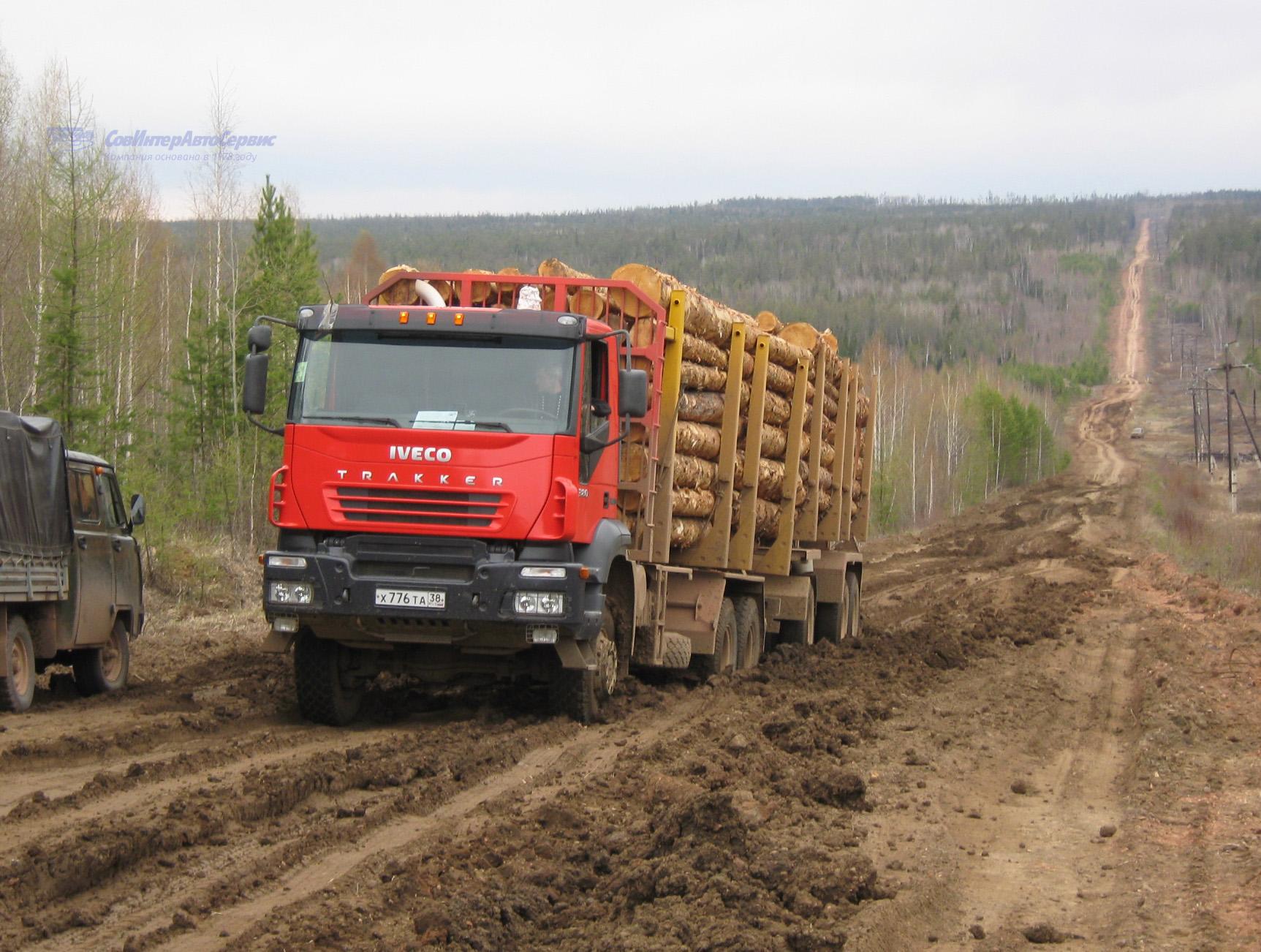 Камаз буксует в лесу