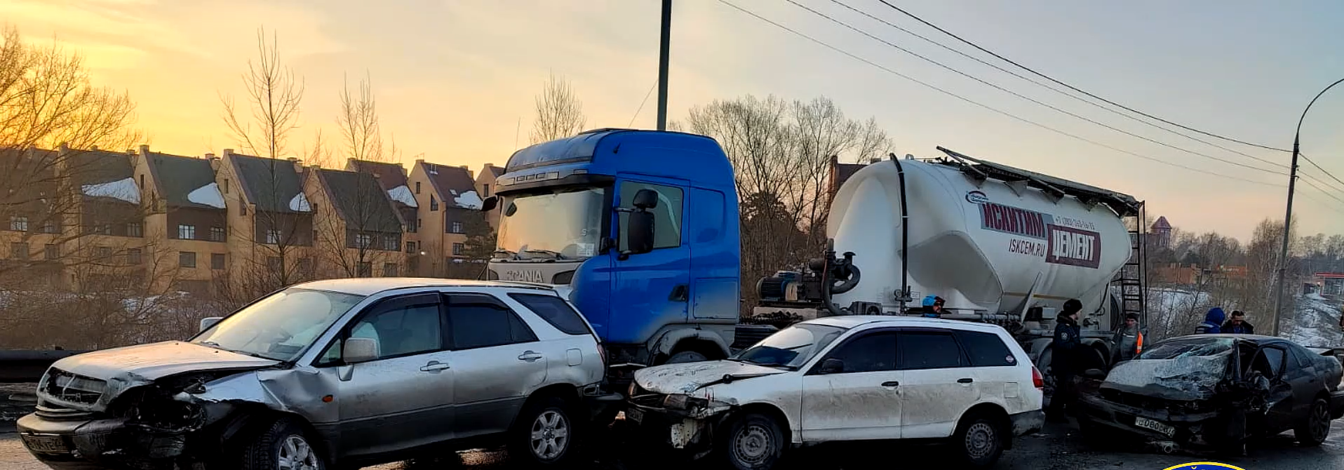 63-летний водитель грузовика попал в больницу после массового ДТП на  Бердском шоссе | 29.03.2023 | Новосибирск - БезФормата