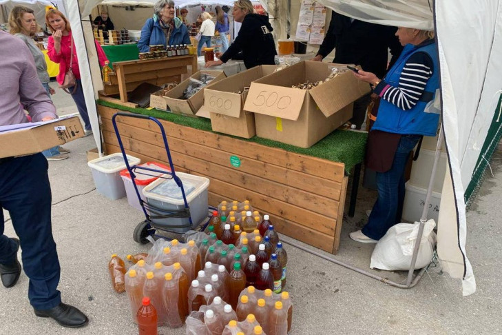 На новосибирской ярмарке мёда прокуратура изъяла 100 литров алкоголя