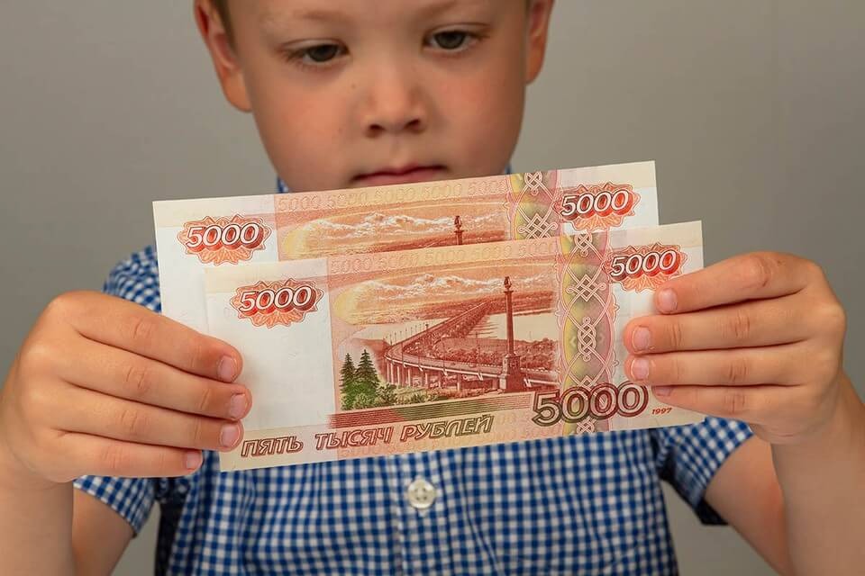 Минтруд Новосибирска рассказал про все выплаты на детей к школе в этом году