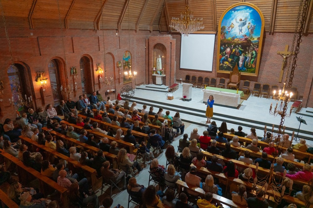 «НГС»: в католический храм Новосибирска привезли новый орган с Филиппин