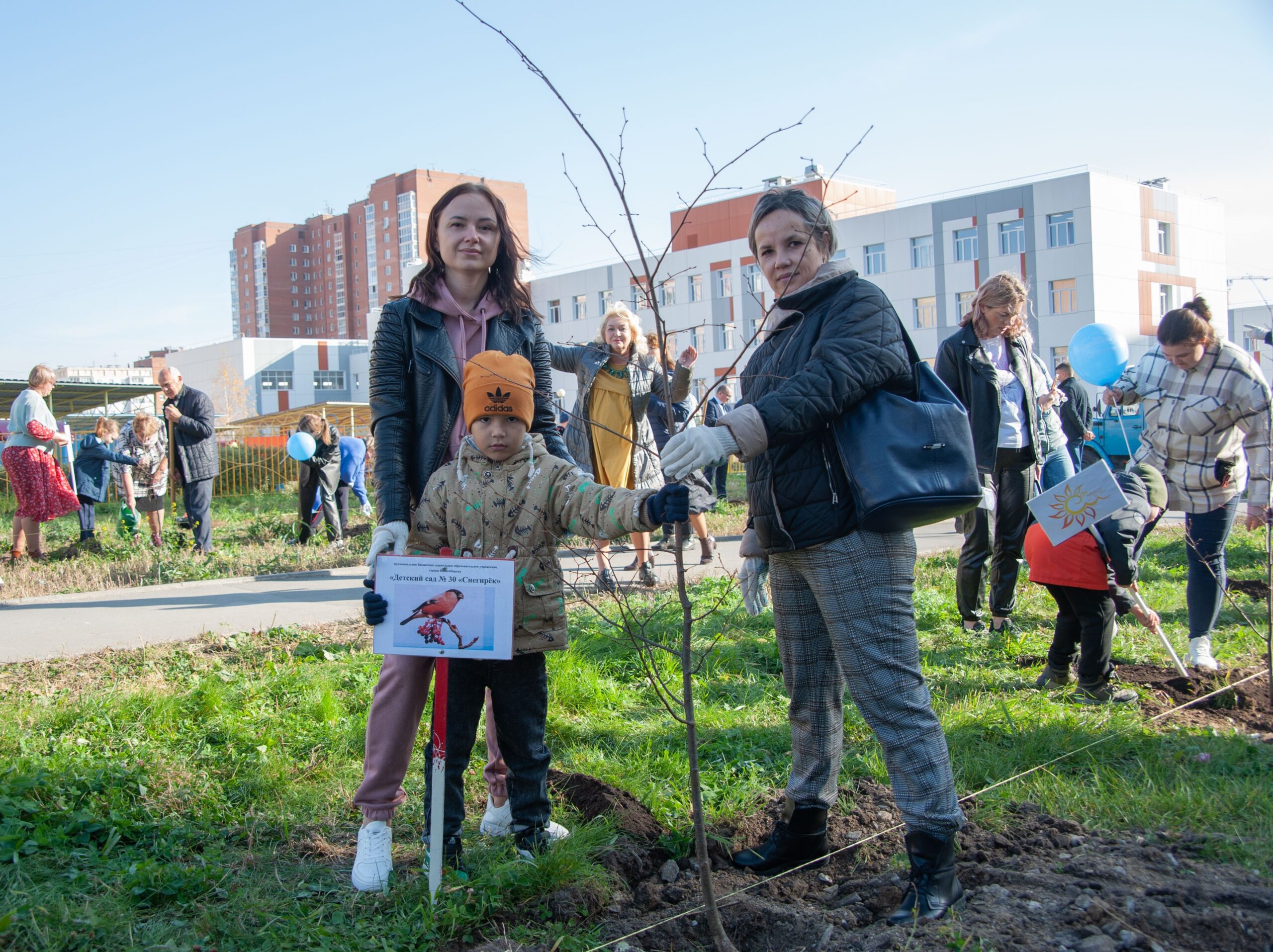 В Калининском районе Новосибирска появилась аллея мудрецов