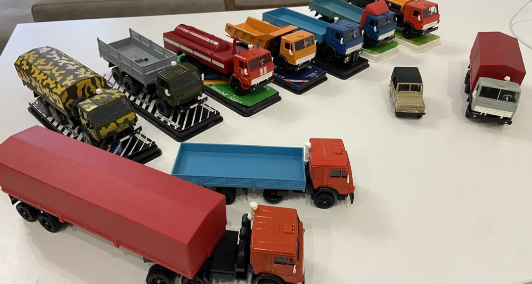Новосибирец выставил на продажу коллекцию мини-грузовиков за 1,5 млн рублей