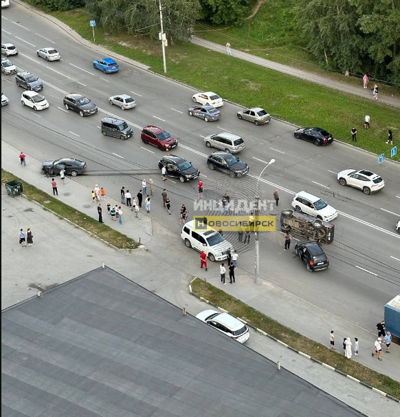 На Бориса Богаткова в Новосибирске произошло массовое ДТП