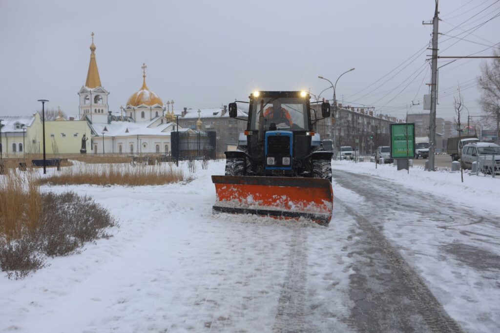 В Новосибирске на утреннюю уборку вышли 223 машины