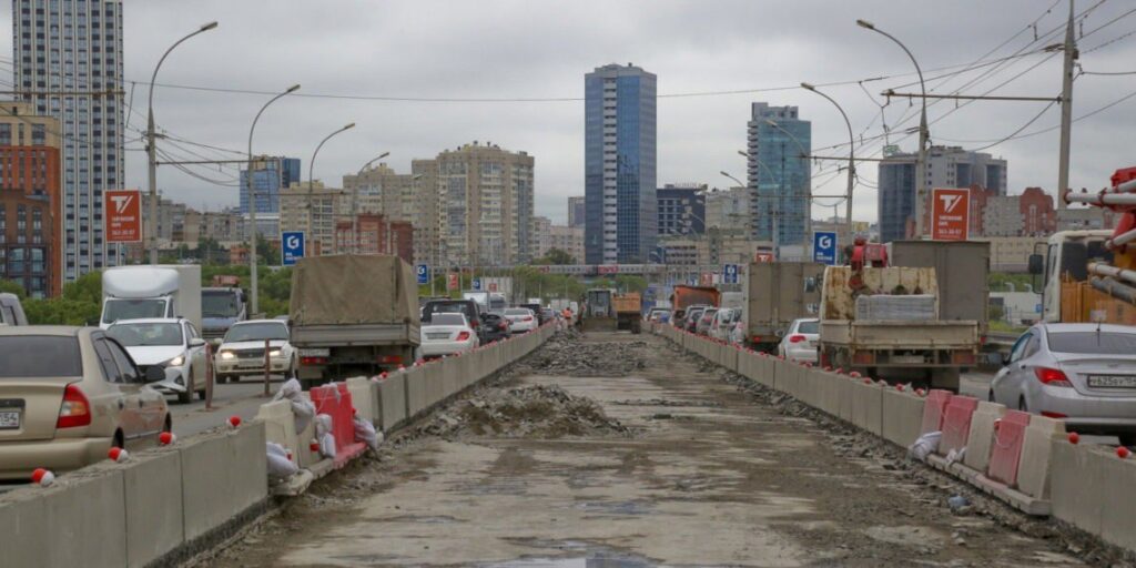 В Новосибирске на Димитровском мосту вводят режим повышенной готовности