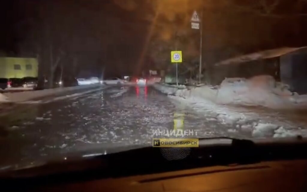 Затопление улицы в районе Затона создало транспортные затруднения