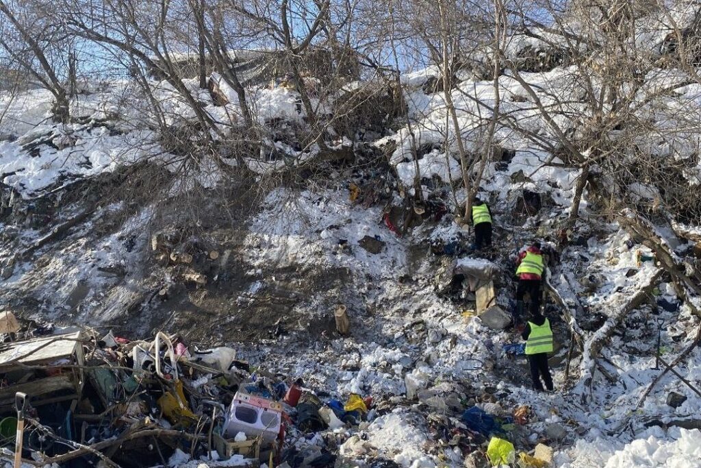 На Журинском спуске в Новосибирске сносят постройки и благоустраивают озеро