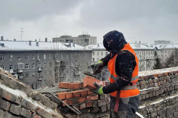 В Новосибирской области обследуют более 1500 домов для планирования капремонта