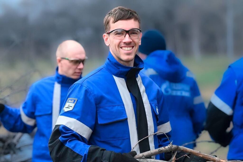 Волонтеры «Газпромнефть-СМ» очистили территорию парка «Птичья гавань» в Омске