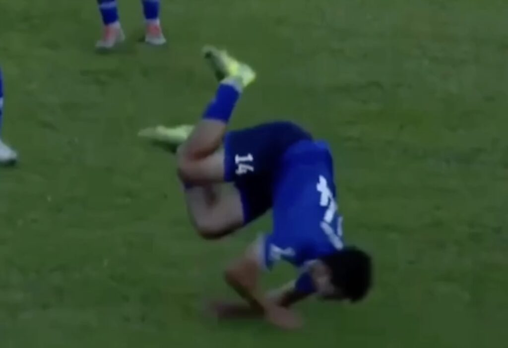 Футболист «Динамо Барнаул» получил травму при праздновании гола