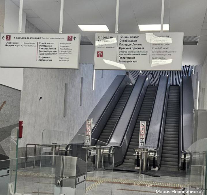 На станции метро «Спортивная» установили новые указатели и таблички