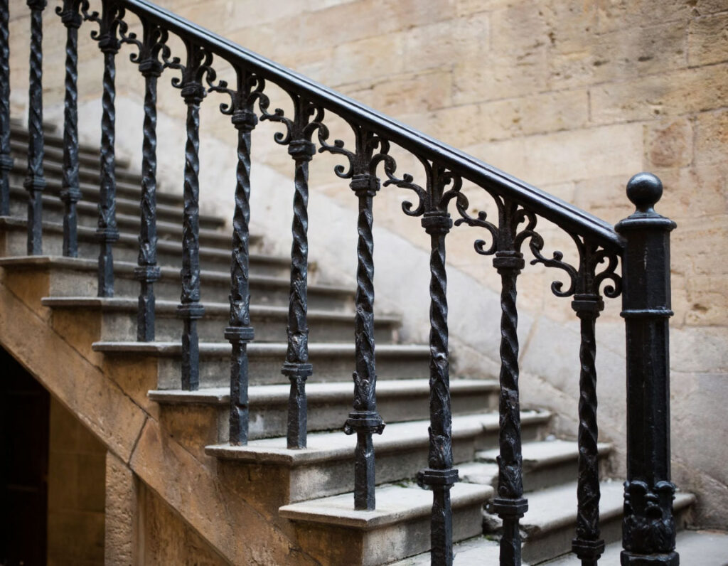 Кованые перила на заказ: красота, воплощённая в металле