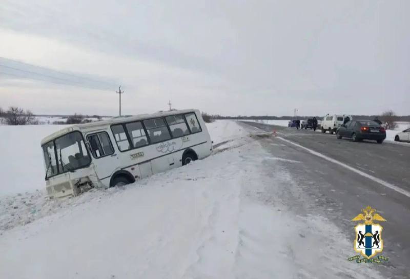 В Краснозерском районе столкнулись автобус и легковой автомобиль